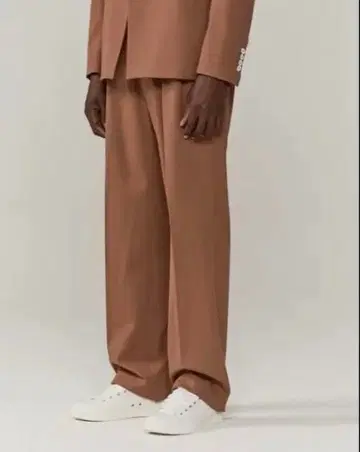 CMNN SWDN 투 턱 팬츠