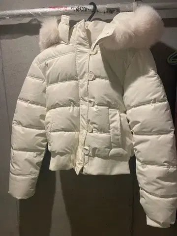 새상품 화이트 퍼 포함 숏 다운 자켓 XL
