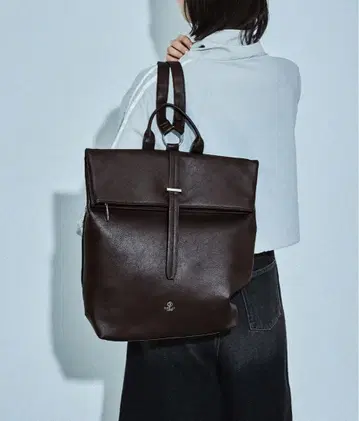 다크 브라운 가죽 백팩