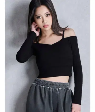 GYDA 오프숄더 블랙 상의