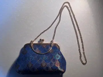 파랑과 금색 쉘 패턴 파티 백