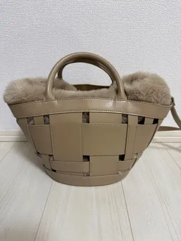 미라 오웬 퍼 핸드백