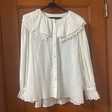 프릴 달린 화이트 셔츠 M 사이즈