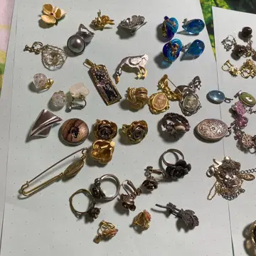 다양한 디자인의 귀걸이 세트