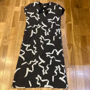 INGEBORG 블랙 화이트 도트 리본 무늬 원피스