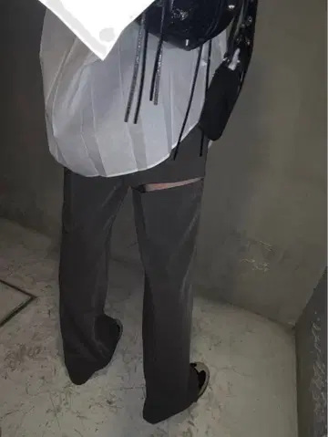 meltthelady 후크 슬릿 슬랙스 팬츠