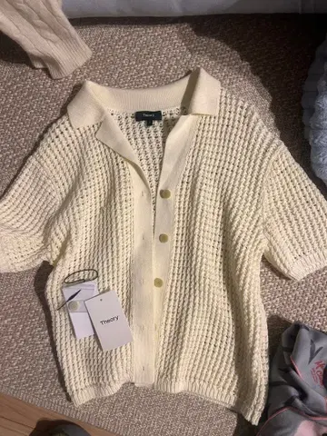 Theory 아이보리 폴로 옷깃 니트 반팔