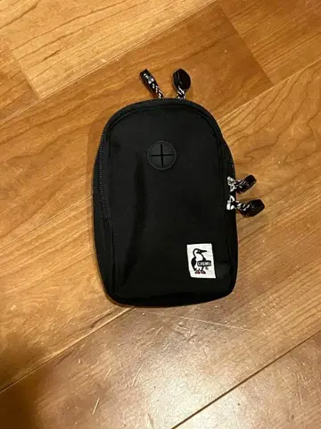 CHUMS 블랙 파우치