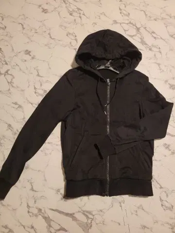 TATRAS 타트라스 블랙 후드 부착 후드티