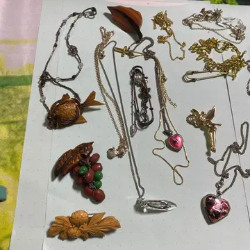 다양한 디자인의 액세서리 세트