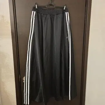 아디다스 블랙 플레어 스커트