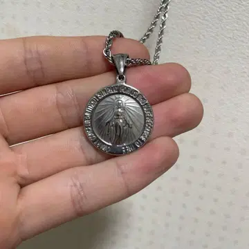 실버 메달리온 목걸이