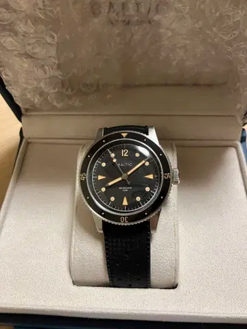 BALTIC AQUASCAPHE 200M 다이버 워치 블랙