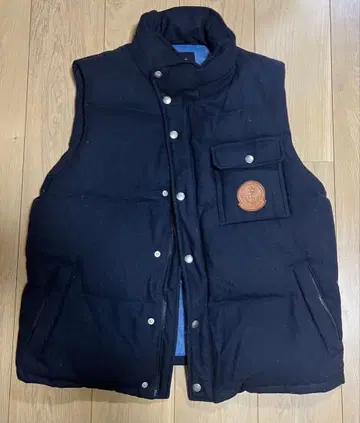 BEAMS HEART 네이비 다운 베스트 프론트 포켓 부착