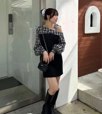 오프숄더 체크 무늬 소매 원피스