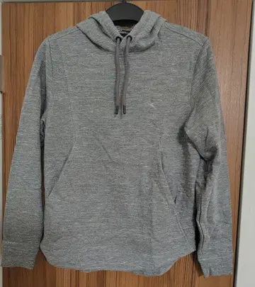 새상품 UNDER ARMOUR 후드티