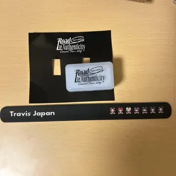 Travis Japan 라이트 팔찌