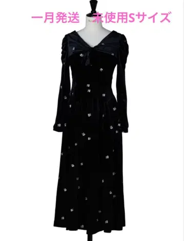 벨몬트 플로럴 벨루어 드레스