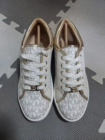 MICHAEL KORS 화이트 스니커즈 MK 로고