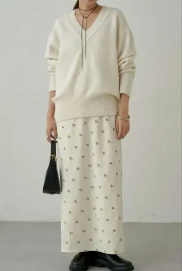 [ 미사용 새상품 ] 라운지 드레스 울 V 니트