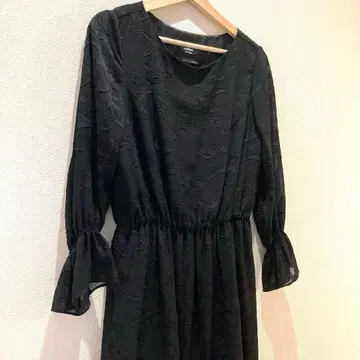 YECCA VECCA 자수 패턴 원피스 블랙