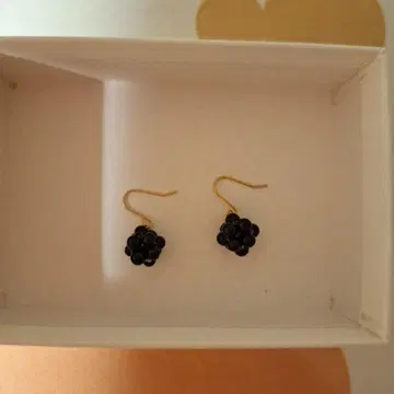 비즈 디자인 블랙 귀걸이