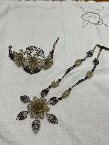 꽃 모티브 목걸이와 팔찌 세트