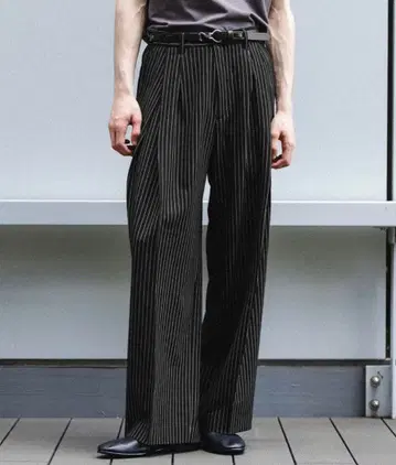 HARE 스트라이프 딥턱 와이드 스트레이트 팬츠