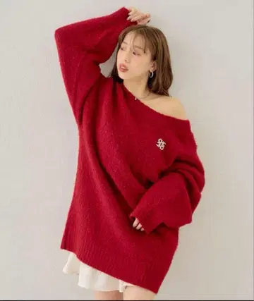 CHICO 오프숄더 니트 빨간색 브로치 포함