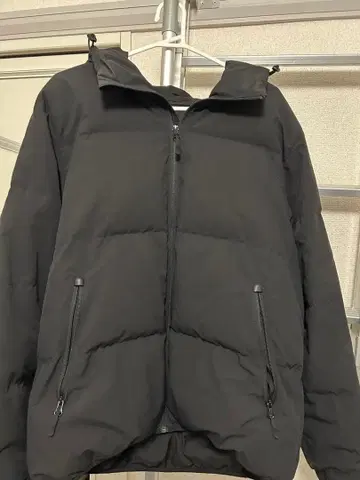 블랙 다운 자켓 후드 부착