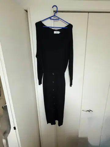 블랙 니트 롱 원피스 긴팔 버튼 포함