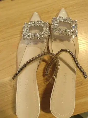 엘레강트 비쥬 장식 클리어 샌들