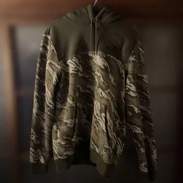 카모 패턴 후드티