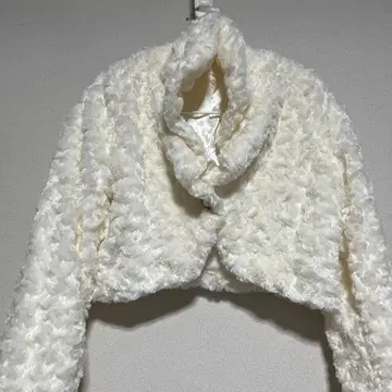 L IZ LI S A 화이트 퍼 스타일 크롭 볼레로 가디건 복슬복슬