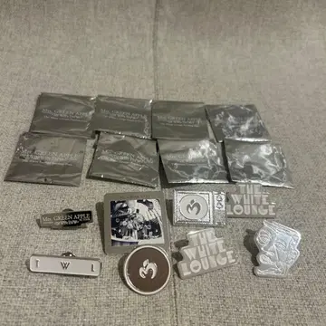 미세스 그린애플 화이트 라운지 랜덤 핀 배지