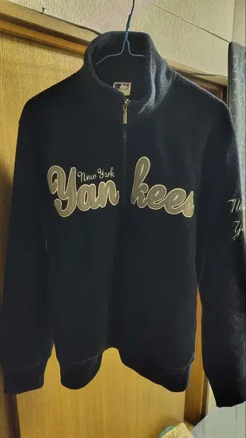 [플리스] 양키스 유니클로 하프 지퍼 자수 디자인 L UNIQLO