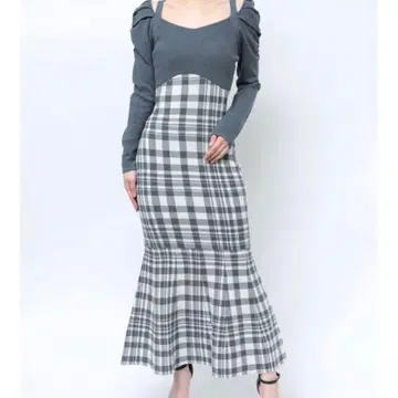 RESEXXY 숄더 오픈 머메이드 니트 원피스