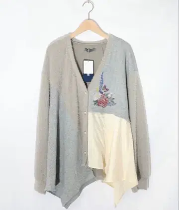 이즈스칼라 3소재 믹스 꽃 x 나비 자수 가디건