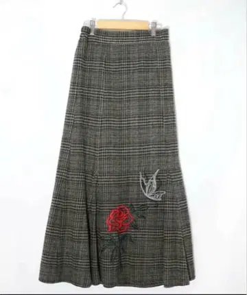 이즈스칼라 장미 x 나비 자수 기모 체크 머메이드 스커트