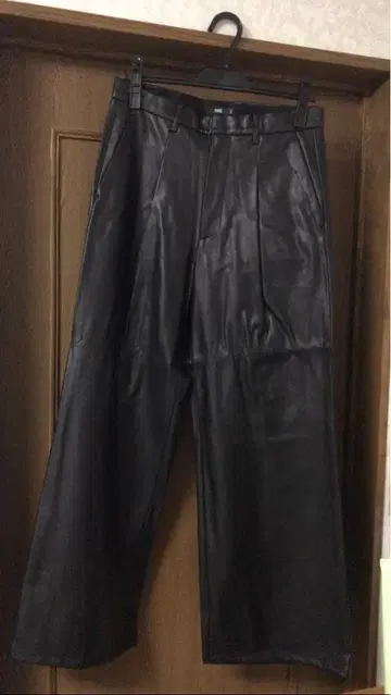 HARE 신세틱 레더 와이드 플레어 팬츠