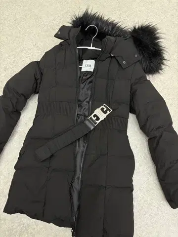 GYDA SymmetryGYDA 벨트 부착 롱 다운 코트