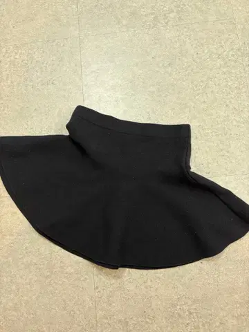 ZARA 블랙 플레어 스커트 M 사이즈