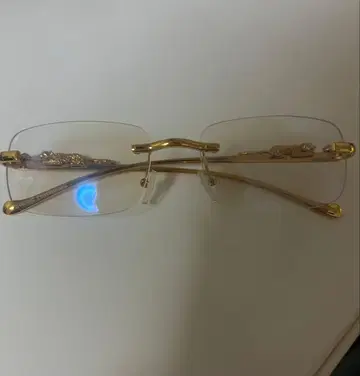 골드 프레임 장식 안경