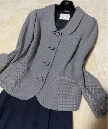 수트 셋업 상의 아나이 엠즈 그레이시 이네드