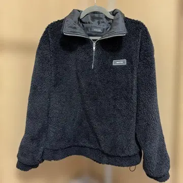 ENVYM 블랙 하프 지퍼 보아