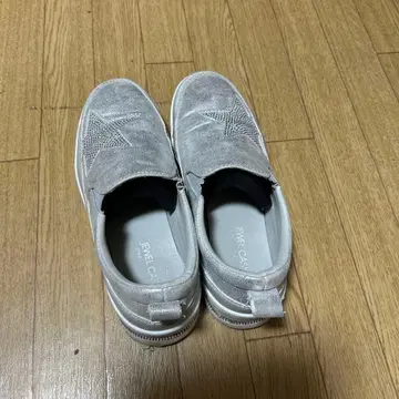 그레이 별 모양 자수 슬립온