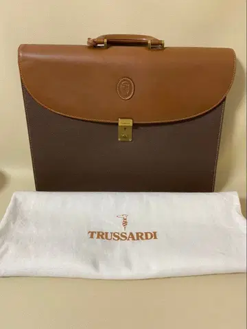 [ 새상품급 ] 트루사르디 비즈니스 백 브라운 가죽 더치백