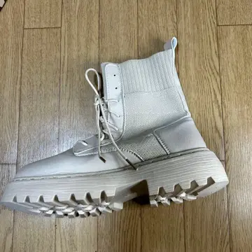 새상품 화이트 하이컷 부츠 통굽