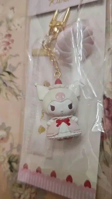 산리오 쿠로미 딸기 휘핑 케이크 키링