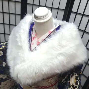 화이트 퍼 기모노 숄